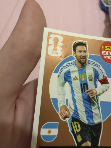 LEGEND MESSI BRONZE COM DEFEITINHO DE FÁBRICA