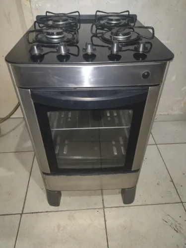 Fogão esmaltec 4 bocas todo de vidro e inox semi novo pra hj temos entrega não e elétrico
