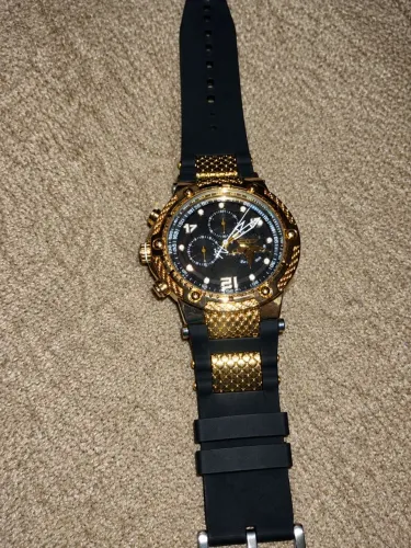 ? RELÓGIO MASCULINO DOURADO E PRETO. SEMINOVO ESSE VALOR PARA IR RÁPID  ?