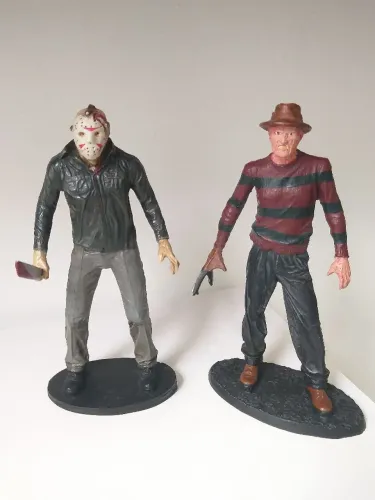 ESTÁTUAS FREDDY KRUEGER E JASON VORHEES -  VILÕES DE A HORA DO PESASELO E SEXTA-FEIRA 13 