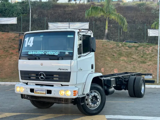 MB 1719 ANO 2014 APENAS 170 MIL KM CAMINHÃO TOCO