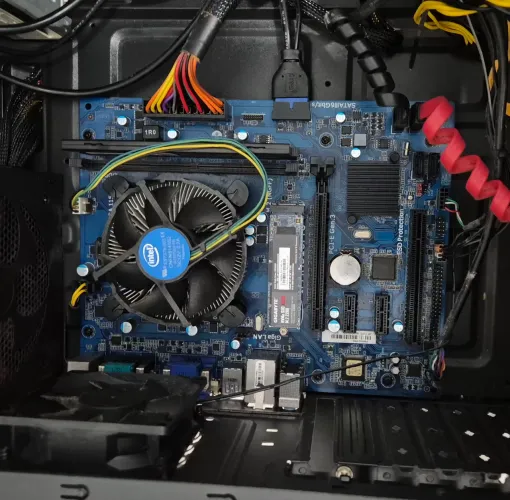 Vendo urgente!! PC excelente para qq trabalho i3 8ª ger 8gb ddr4 nvme 256gb gigabyte