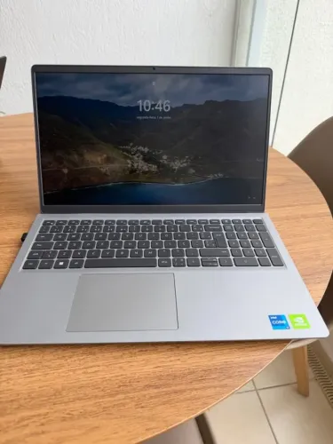 Dell Vostro 3520 (Ano 2023) - Máquina potente em excelente estado