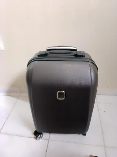 Mala ideal para viagems ,ou guardar itens