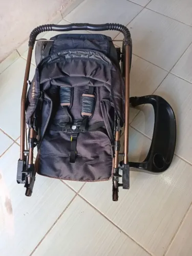 Carrinho e bebê conforto...semi novos em bom estado de conservação.... Galzerano  