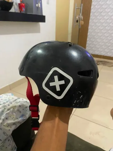 CAPACETE SKATISTA 