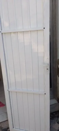 Porta branca de aço laminado
