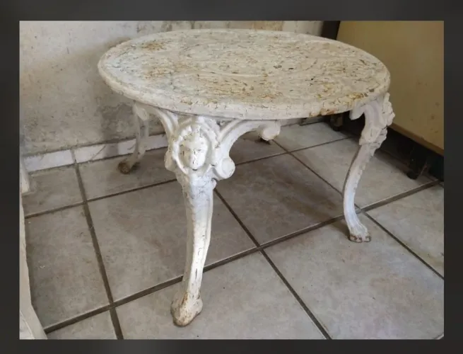 Conjunto de Jardim Vintage Trabalhado - 2 Cadeiras + Mesa com Pés Esculpidos (Raridade)