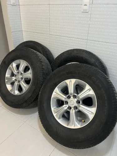 Jogo de rodas originais Nissan Frontier!!
