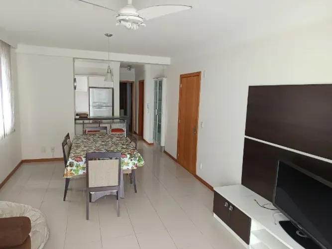 Lindo apartamento, no coração da Meia Praia.