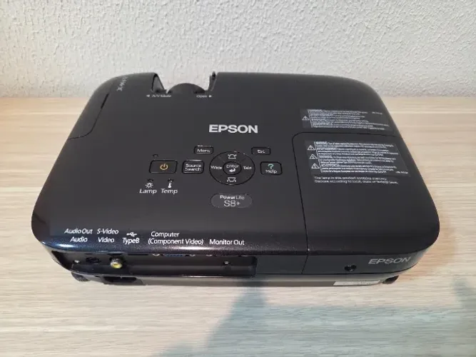 Projetor Epson PowerLite S8+ (Modelo H309A) - Excelente Estado [Com Controle e Cabos]