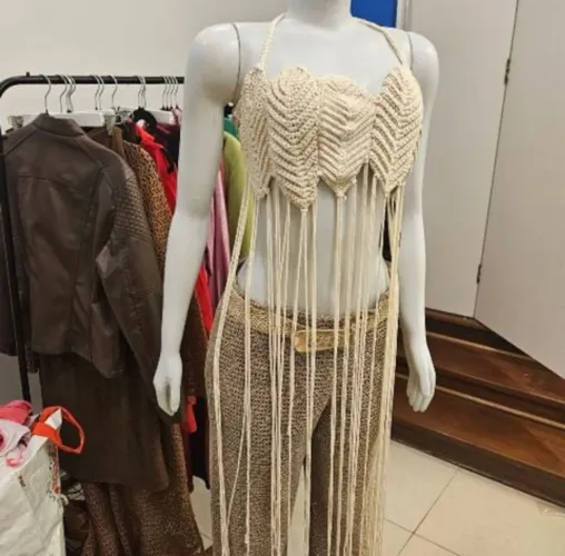 top crochê franjas bege