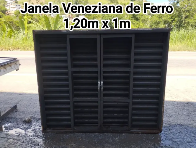 Janela Veneziana de Ferro