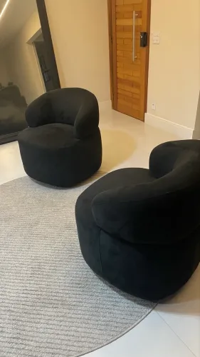 Poltronas Estofadas com Base Giratória