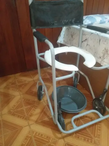 Vende se cadeira de banho