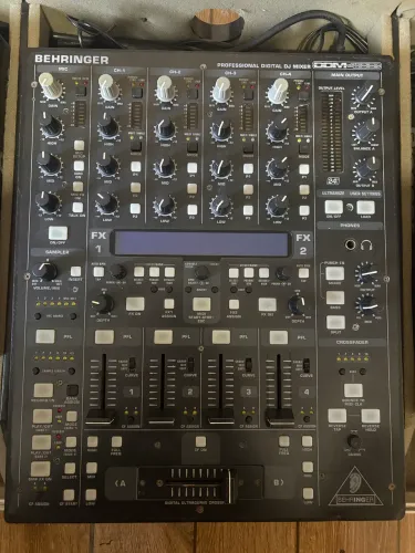 Mixer Behringer DDM 4000