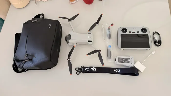 Kit completo de Drone DJI mini 3 apenas 2,87 horas de uso