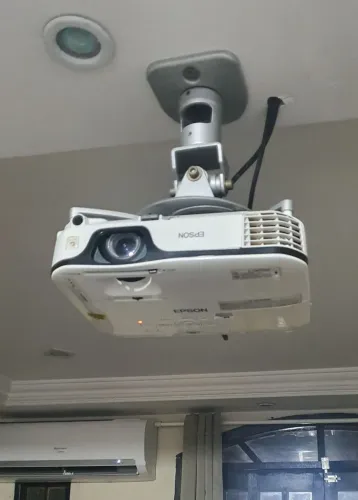 Projetor Epson X14 e Tela Elétrica