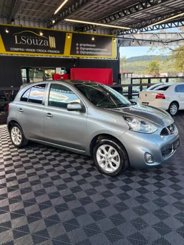 Nissan March SV 1.0 12V Flex 5P 2015