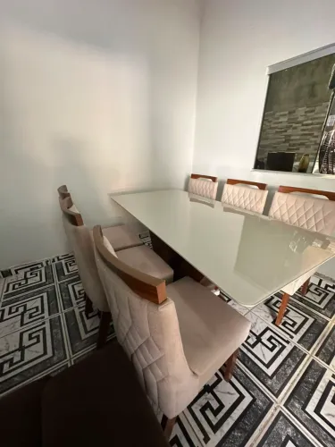 Mesa de vidro de 6 cadeiras