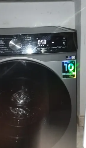 Máquina de lavar roupas ( lava e seca )