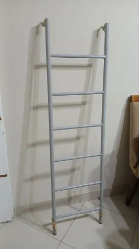 Escada e grade em metal para beliche 220,00