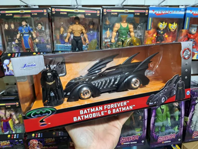 Miniatura Batmóvel Batman Forever Eternamente Metal Jada Toys 1:24 Com Boneco e Lacrado