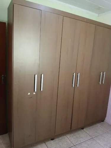 Guarda roupas de casal entrego.