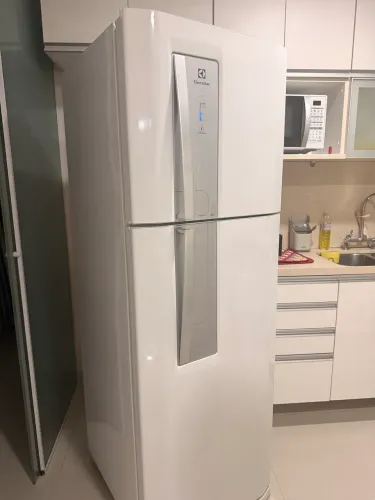 Geladeira Eletrolux 382L