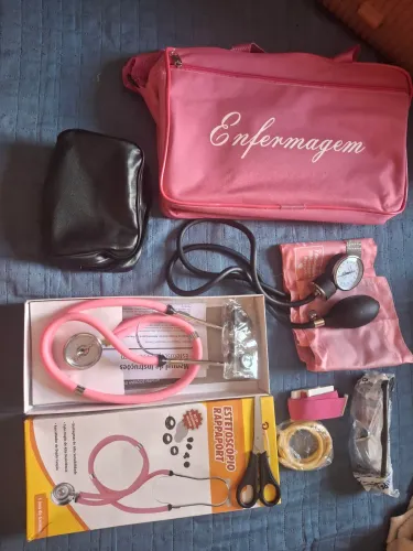 Kit de estetoscópio nunca usado