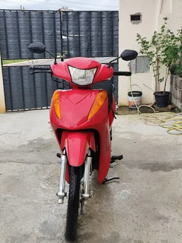 Honda biz vermelha a venda
