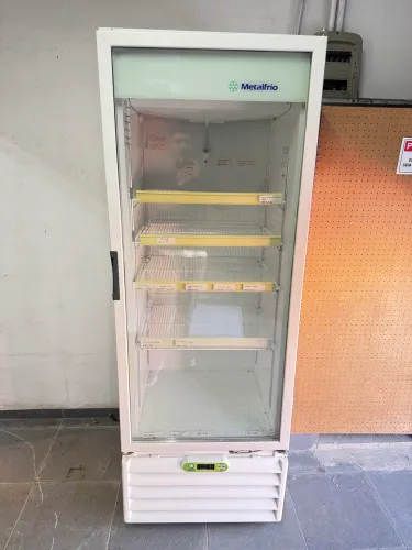 Refrigerador expositor METALFRIO