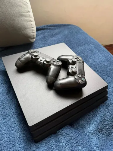 Ps4 pro 1TB perfeito estado