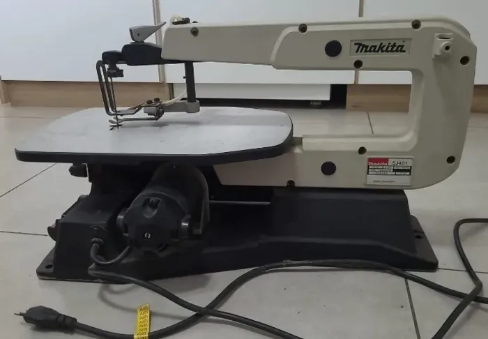 Serra tico-tico de bancada Makita SJ401 em ótimo estado!