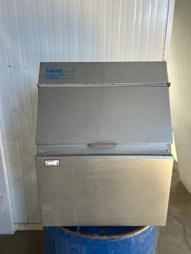 Vendo máquina de gelo Everest 50kg *