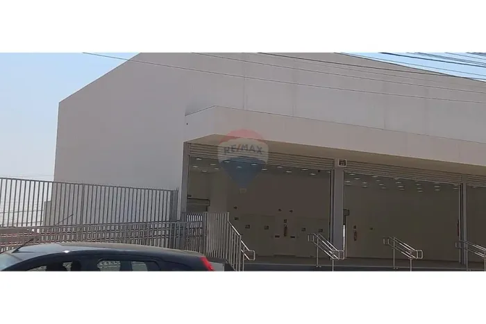 Em frente ao Tatico 180m²