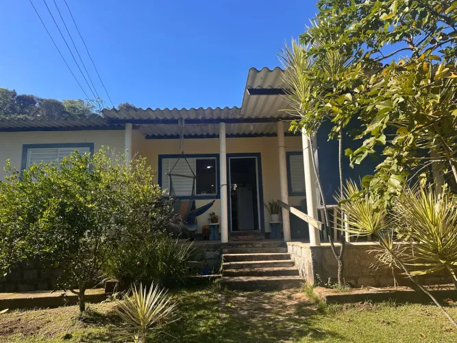 Vendo casa em terreno grande no Ribeirão da Ilha