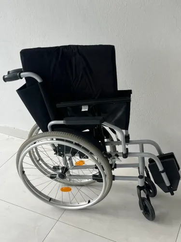 Cadeira de rodas alumínio 130kg nova