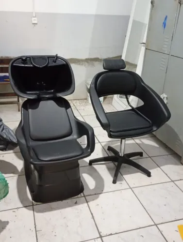 Lavadora e cadeira para salão