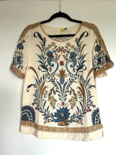 Camiseta Farm Leveza Romântica