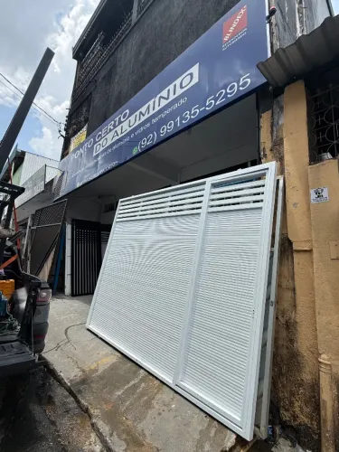 Portão de alumínio novo