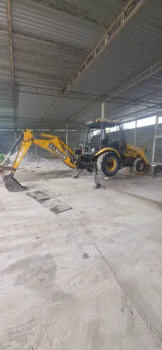 Aluguel de retroescavadeira 4x4