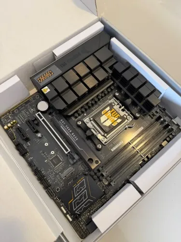 Placa Mãe ASUS TUF Gaming B650M-E WiFi AM5 DDR5