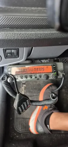 Radioamador TH 733 Kenwood, antena Comet CA-2X SR e Base Comet RS020.