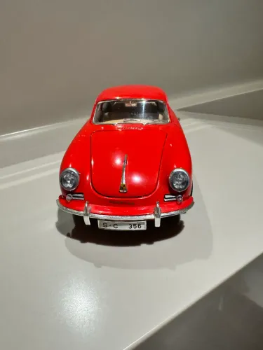 Miniatura Porsche 356 B (1961) escala 1:18 marca Burago