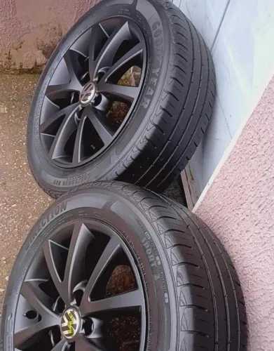 Vendo aro 16 5x112 dar no Golf e jeta estar em São Sebastião só interessado 