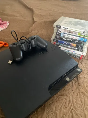 PS3 Slim funcionando perfeitamente, com vários jogos e 1 controle