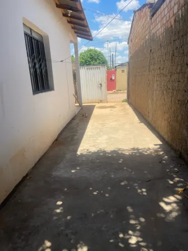 Alugo casa