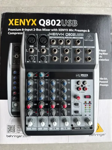 Mesa de Som Behringer Xenyx Q802USB - Interface USB + Compressor