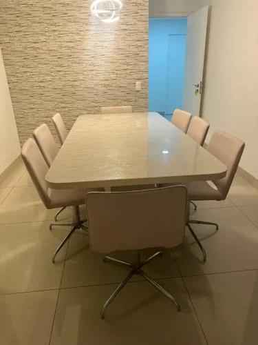 Mesa de jantar com 8 cadeiras 